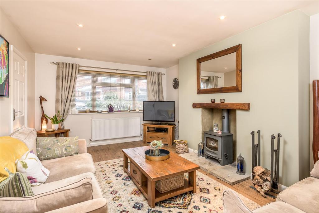 Neville Close, Bromham, BEDFORD 3 bed semidetached house £400,000