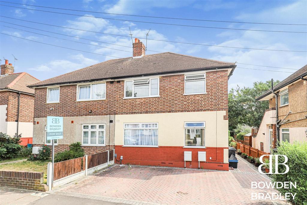 Dryden Close, Hainault 2 bed flat £300,000