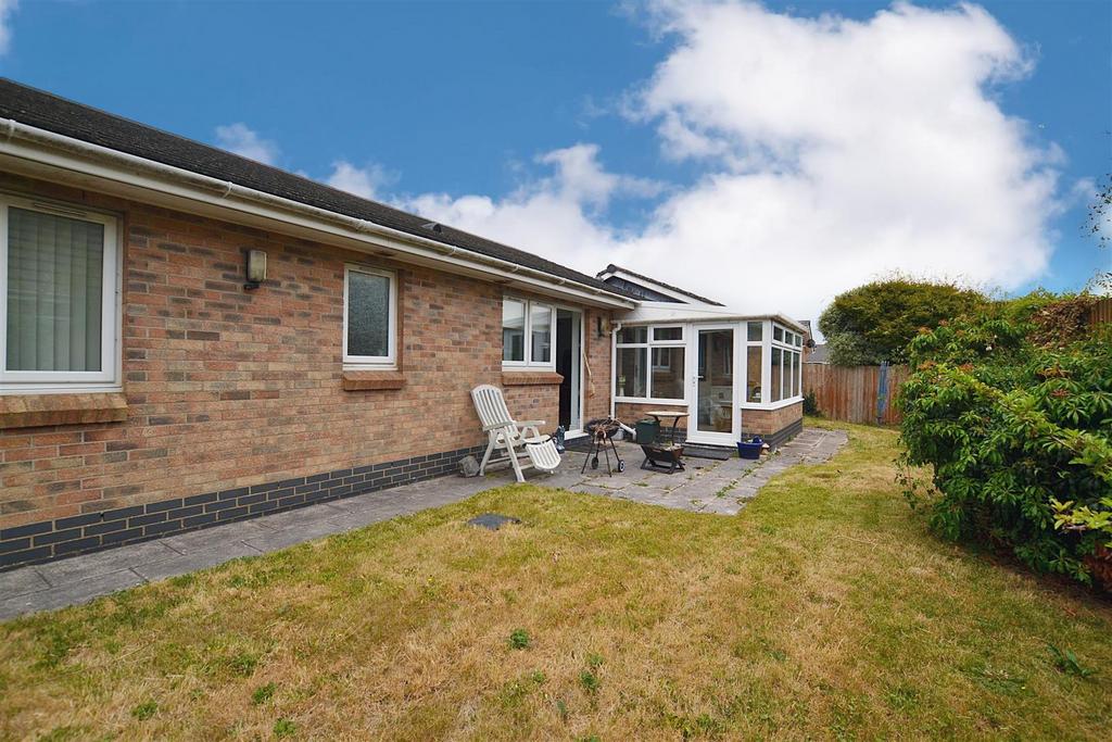 Skomer Drive, Milford Haven 3 bed detached bungalow £285,000