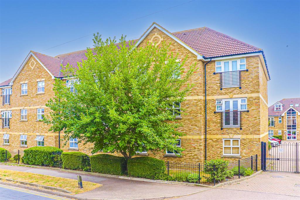 Elppin Court, Park Lane, Broxbourne 2 bed apartment £310,000