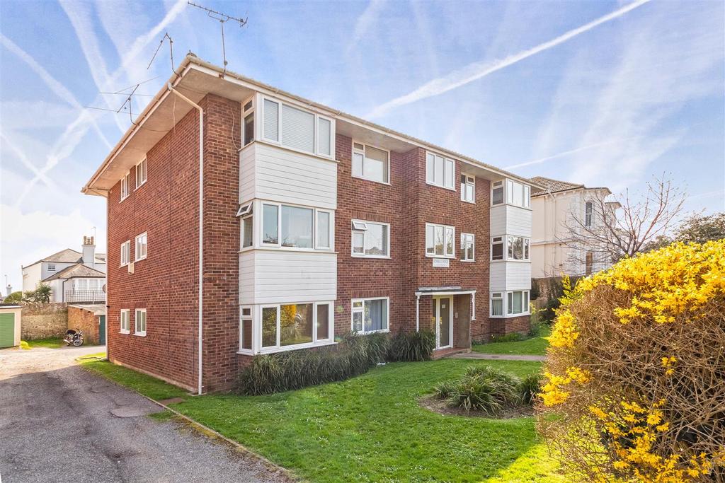 Victoria Road, Worthing 2 bed flat £230,000