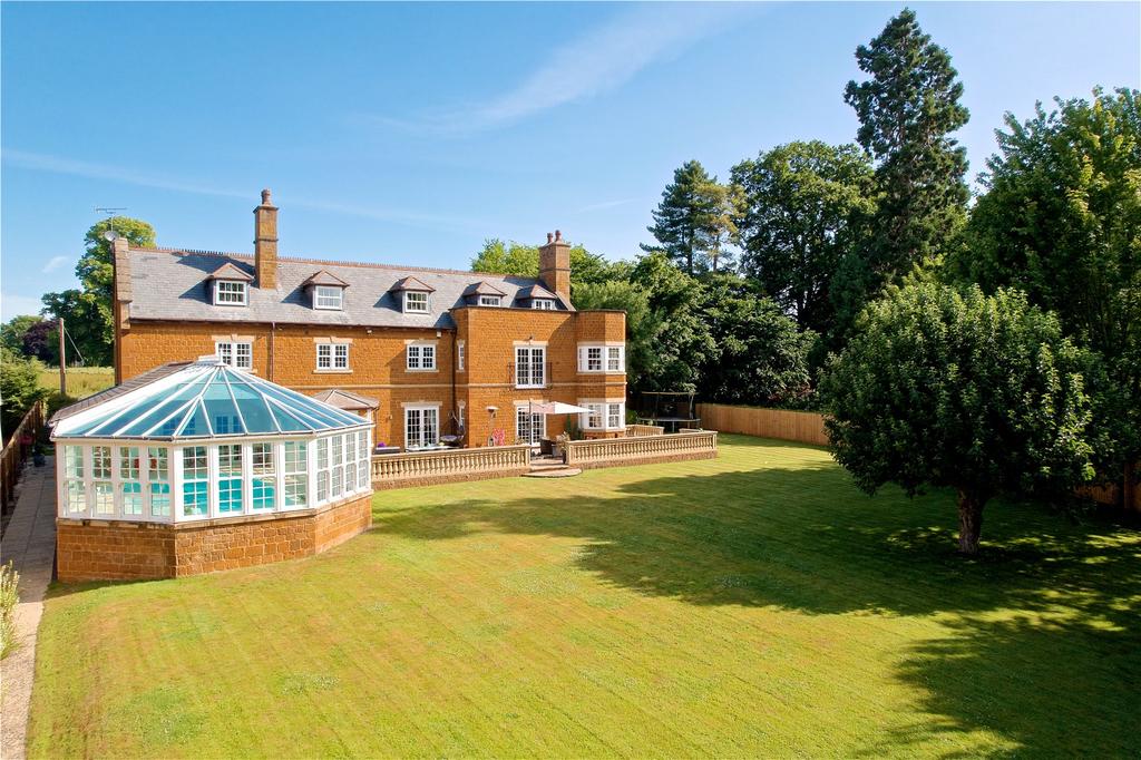 The Avenue, Flore, Northampton, Northamptonshire, NN7 10 bed detached
