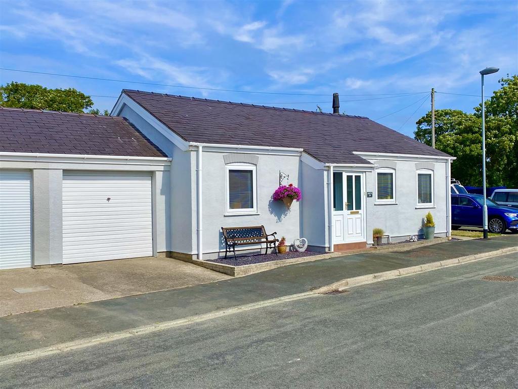 Llwyn Gwalch Estate, Morfa Nefyn 2 bed detached bungalow for sale £318,000