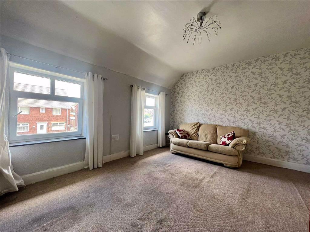 Heath Road, Holmewood, Chesterfield, S42 2 bed apartment £525 pcm (£