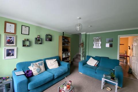 10 Willingdon, Ashford, TN23 5YF