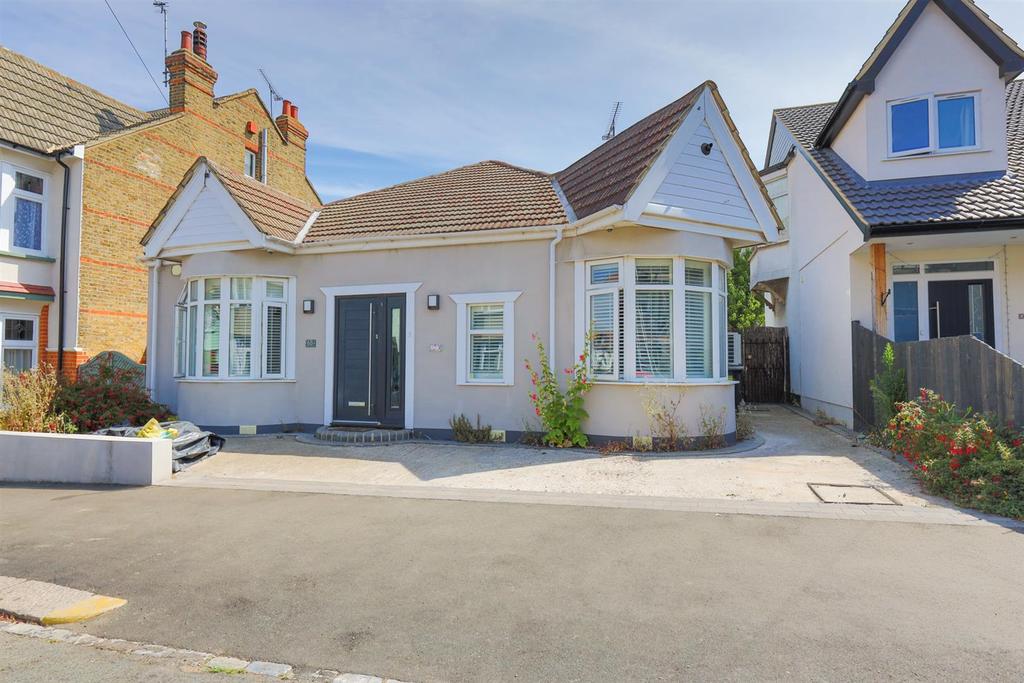 Leigham Court Drive, LeighOnSea 4 bed detached bungalow for sale £