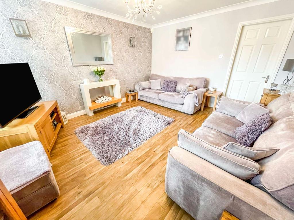 Heritage Drive, Longford, Coventry 3 bed link detached house £280,000