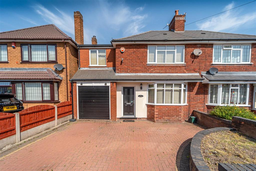 61 Braden Road, Penn, Wolverhampton 4 bed semidetached house £310,000