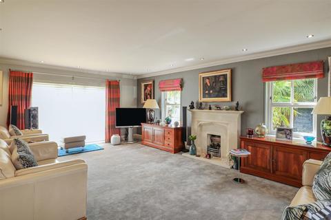 3 Teazle Meade, Thornwood, Epping, CM16 6TZ