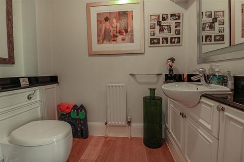 3 Teazle Meade, Thornwood, Epping, CM16 6TZ