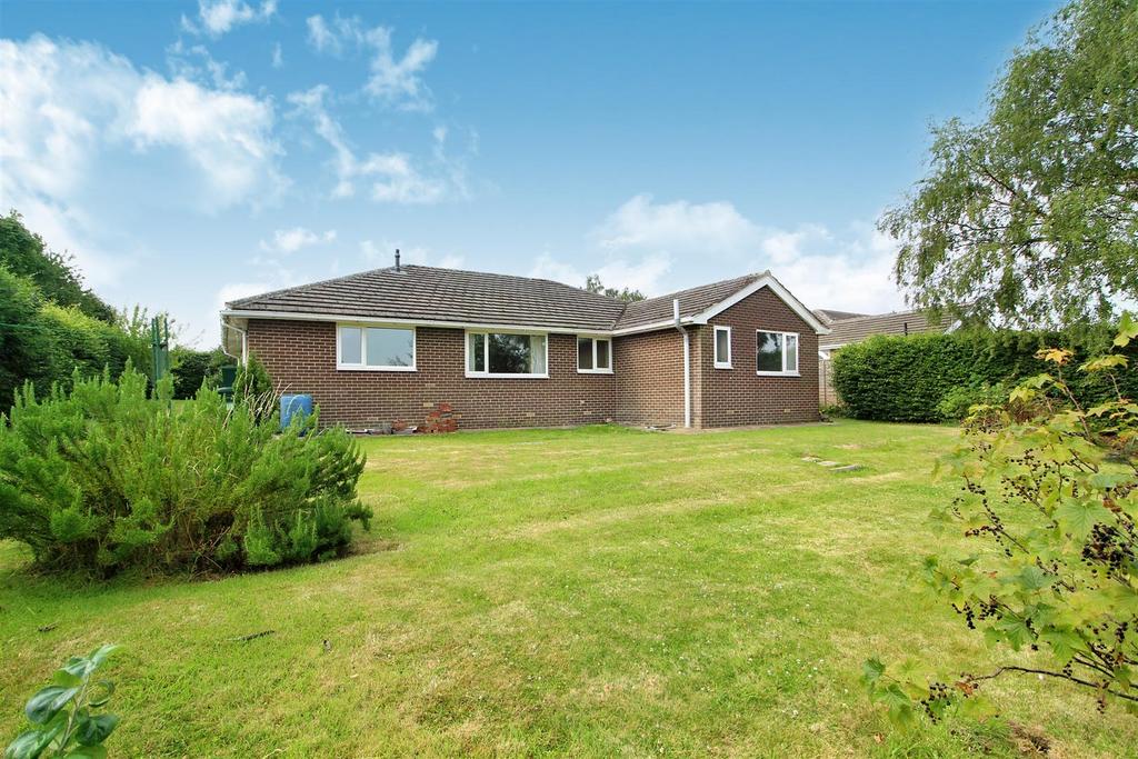 Birchfield Grove, Skelmanthorpe, Huddersfield HD8 9BS 4 bed detached