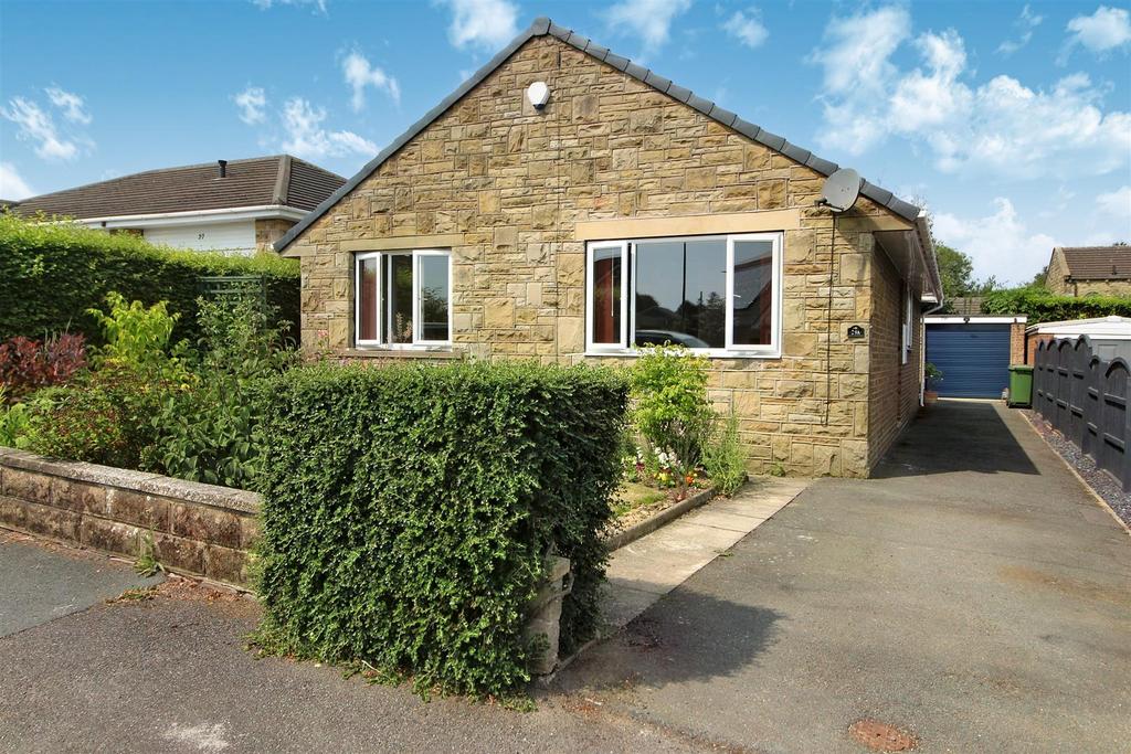 Elmfield Drive, Skelmanthorpe, Huddersfield HD8 9BT 3 bed detached