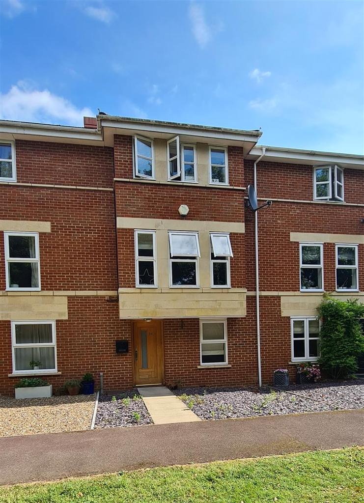 Gun Tower Mews, Rochester 4 bed terraced house £1,600 pcm (£369 pw)