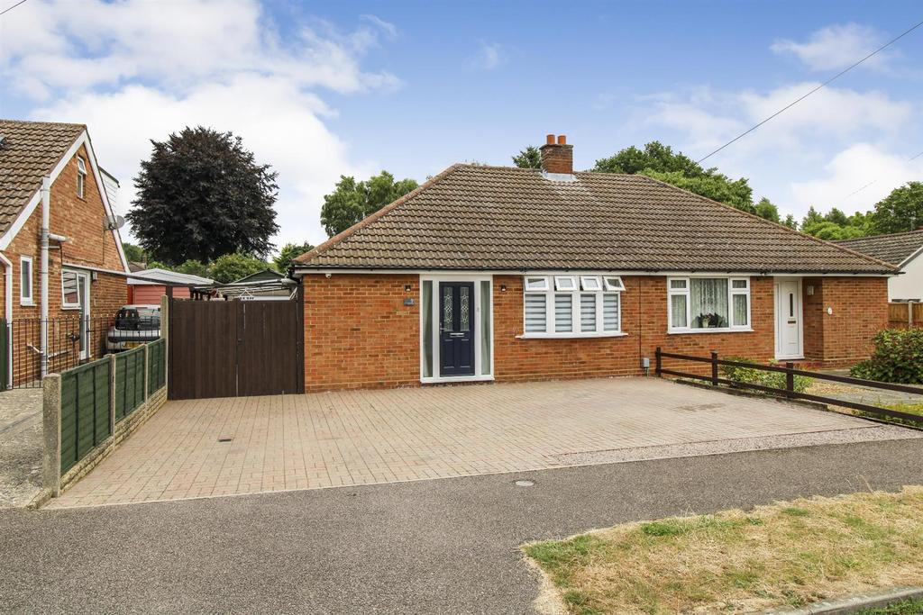 Tudor Close, Bromham, Bedford 3 bed semidetached bungalow £400,000