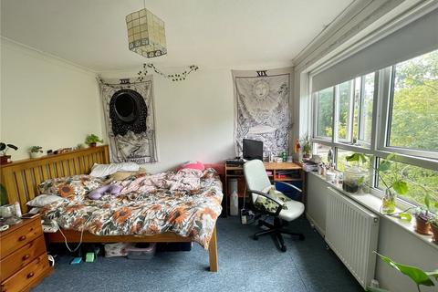 4 bedroom end of terrace house to rent - The Chantrys, Farnham, Surrey, GU9