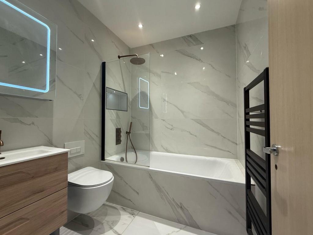 NEW BATHROOM.jpg