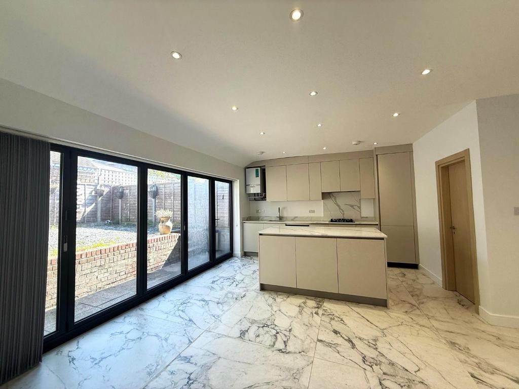 NEW KITCHEN.jpg