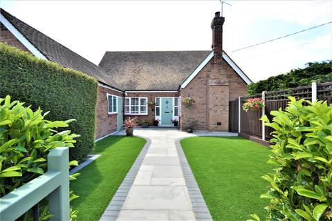 4 bedroom detached house for sale - Barnmead Way, Burnham-On-Crouch