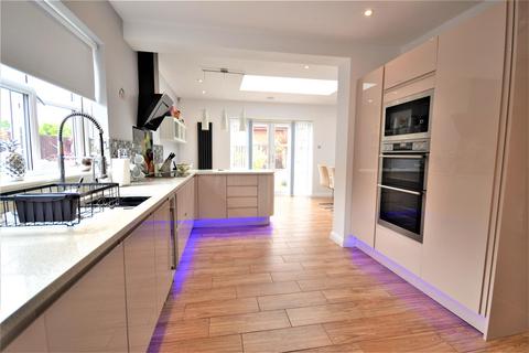 2 Barnmead Way, Burnham-on-crouch, CM0 8QD