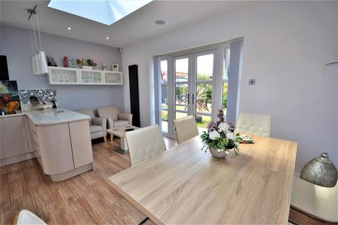 2 Barnmead Way, Burnham-on-crouch, CM0 8QD