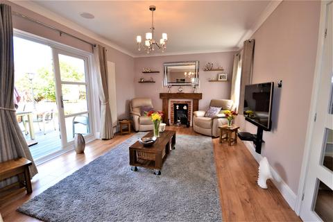 2 Barnmead Way, Burnham-on-crouch, CM0 8QD