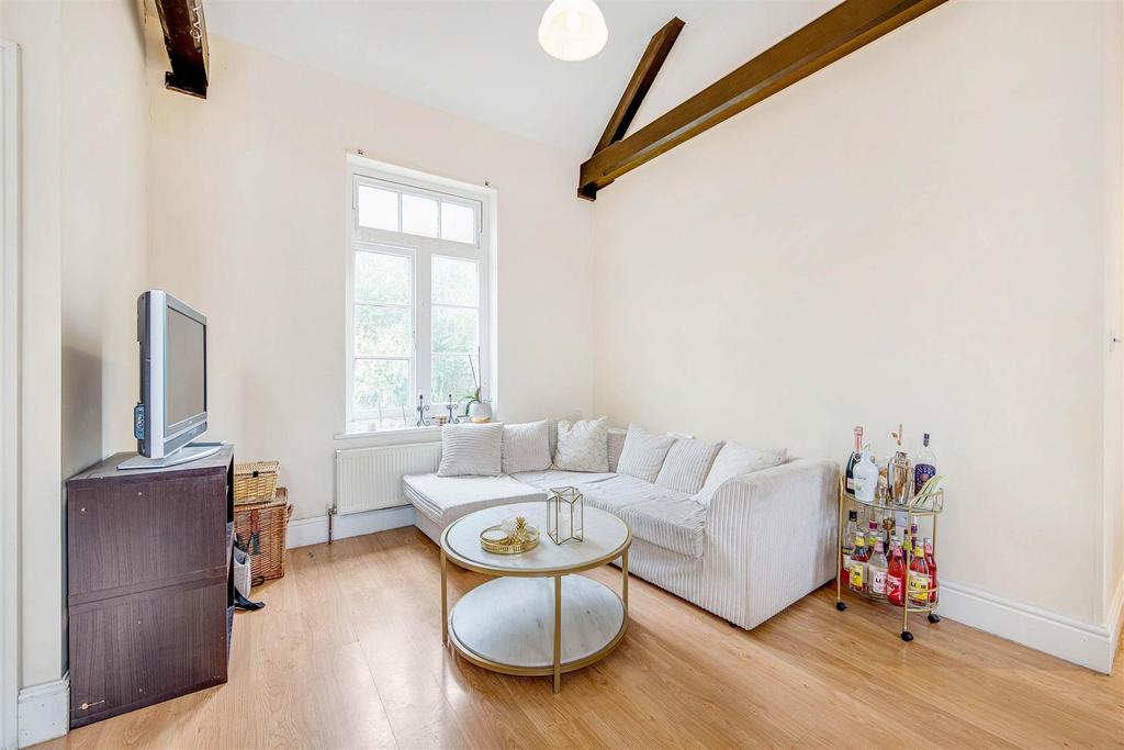 West Hill, Wandsworth, SW18 3 bed flat - £2,600 pcm (£600 pw)