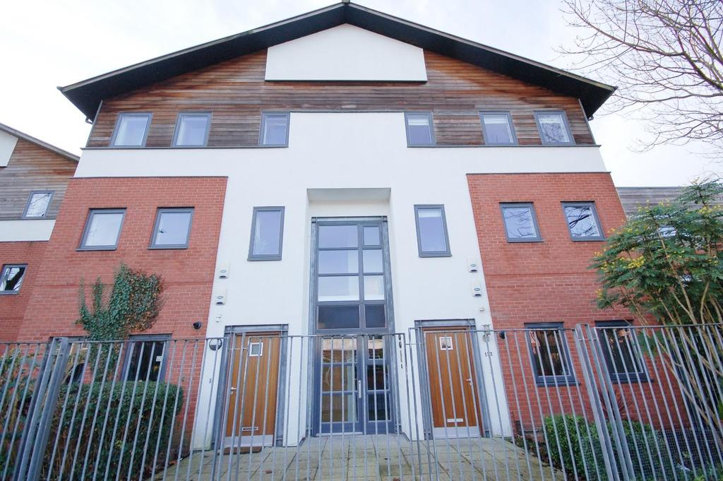 Cavendish Road, Didsbury 2 bed apartment £1,100 pcm (£254 pw)