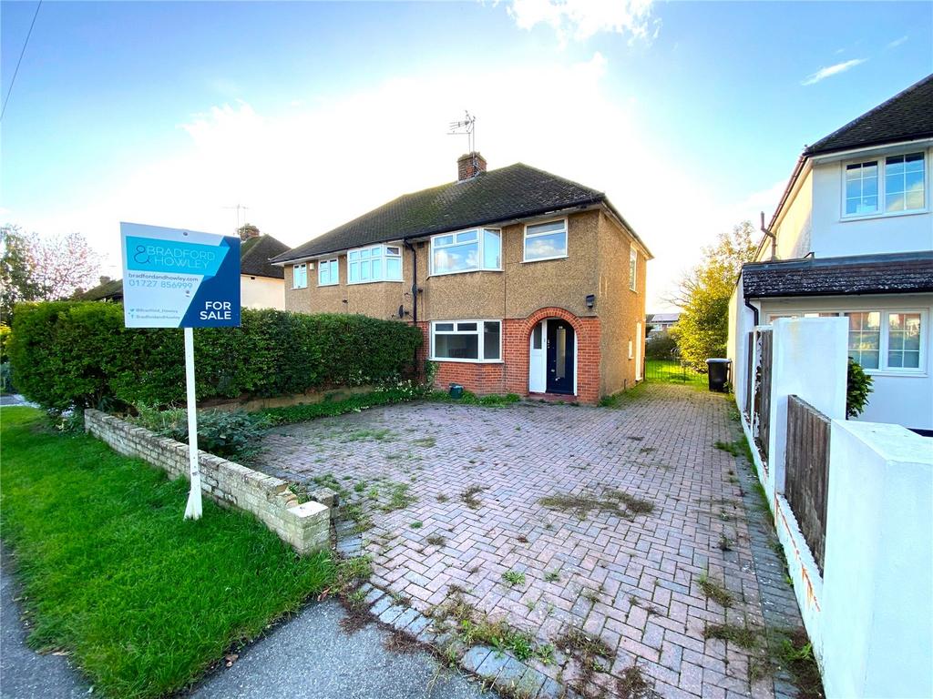 Bullens Green Lane, Colney Heath, St. Albans, Hertfordshire, AL4 3 bed