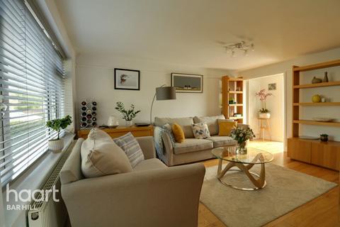 24 Bush Close, Comberton, Cambridge, CB23 7EG