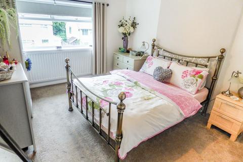 3 bedroom semi-detached house for sale - Larchwood Gardens, Lobley Hill, Gateshead, Tyne and Wear, NE11 0DT
