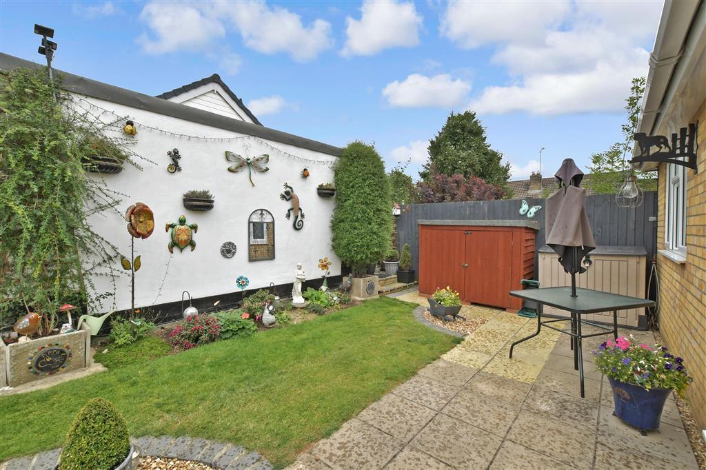 Oakcroft Gardens, Littlehampton, West Sussex 2 bed semidetached