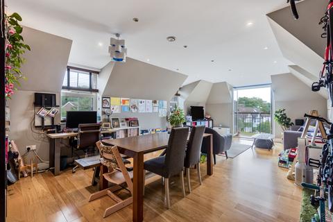 3 bedroom flat for sale, Holders Hill Road, London, NW4