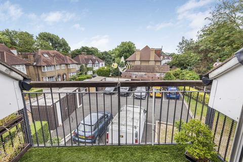 3 bedroom flat for sale, Holders Hill Road, London, NW4