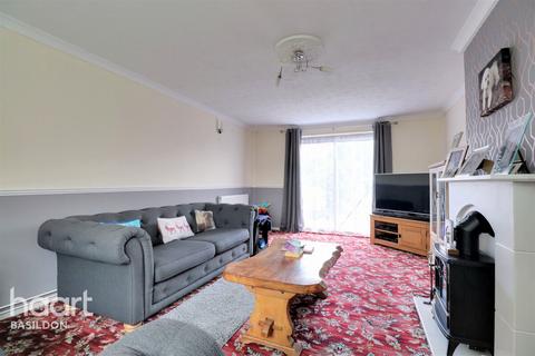 8 Bourne Avenue, Laindon, Basildon, SS15 6DX