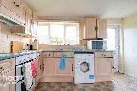 8 Bourne Avenue, Laindon, Basildon, SS15 6DX