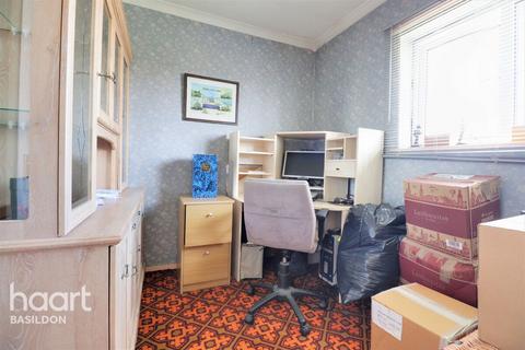 8 Bourne Avenue, Laindon, Basildon, SS15 6DX