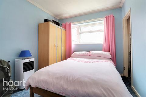 8 Bourne Avenue, Laindon, Basildon, SS15 6DX