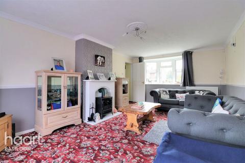 8 Bourne Avenue, Laindon, Basildon, SS15 6DX