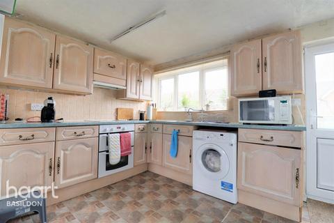 8 Bourne Avenue, Laindon, Basildon, SS15 6DX