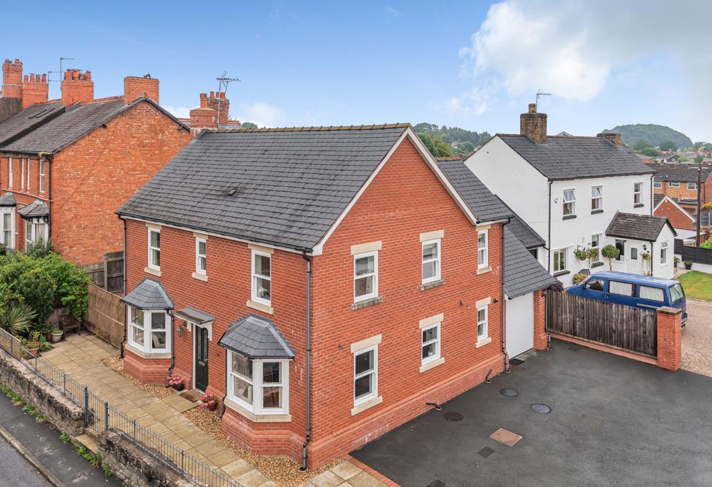 Oakhurst Road, Oswestry, Shropshire 4 bed detached house for sale £