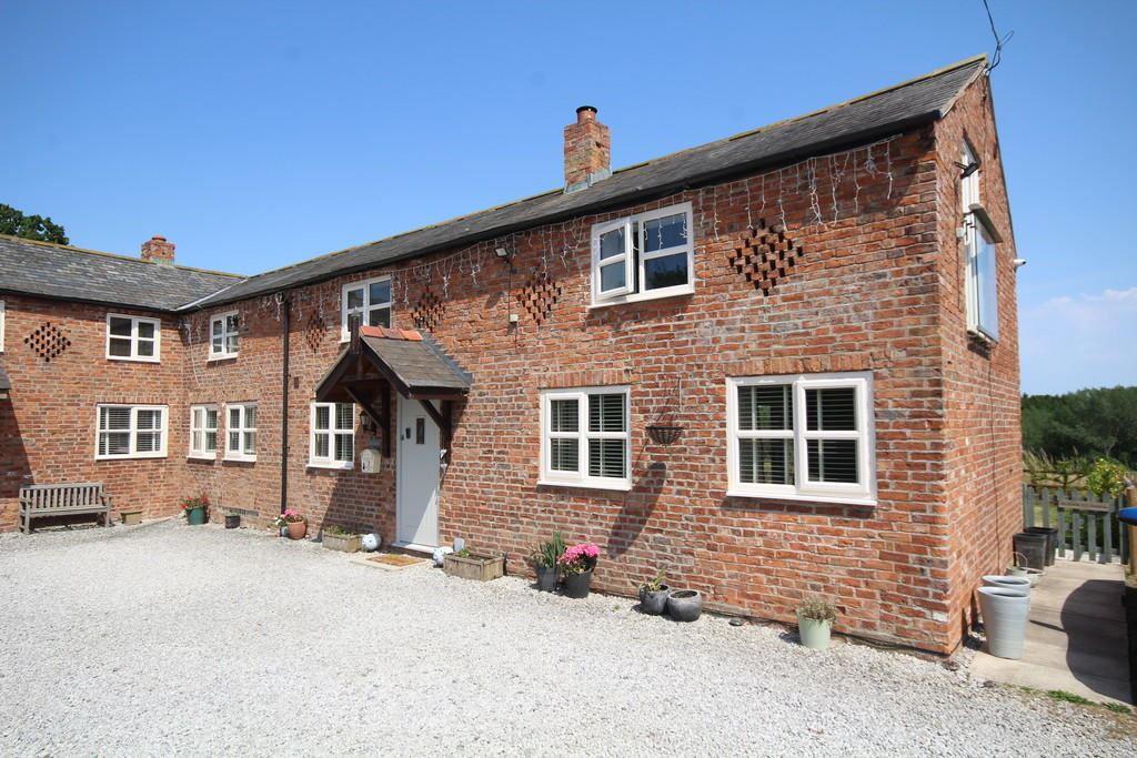 Burgess Lane, Penley, Wrexham... 3 bed barn conversion - £320,000