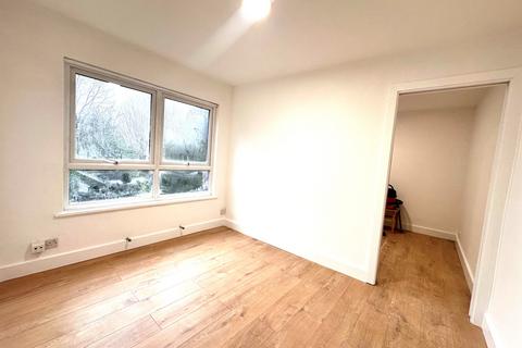 1 bedroom flat to rent, Beaulieu Court, Hillcrest Crescent, W5