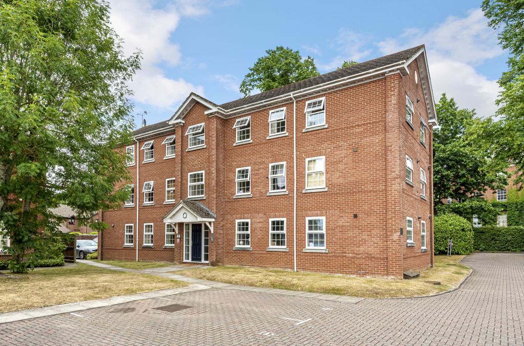 Montfort Close, Romsey, Hampshire, SO51 2 bed apartment for sale £235,000