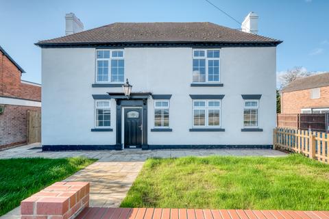 4 bedroom detached house for sale - Royal Oak Drive, Studley B80 7NT