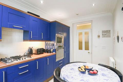 2 bedroom flat for sale, South Road, Hillside - Modern & Character Filled Flat
