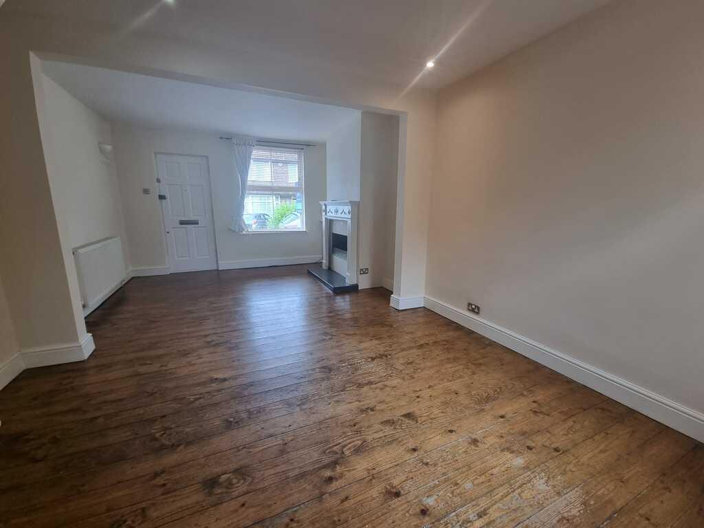 Summer Street, Slip End, Luton, Bedfordshire 2 bed terraced house £