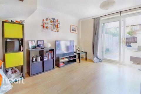 32 Dovedale, Luton, LU2 7FQ