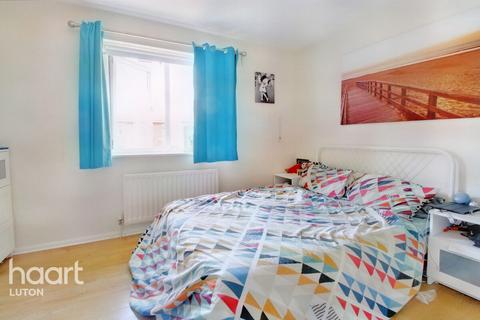 32 Dovedale, Luton, LU2 7FQ