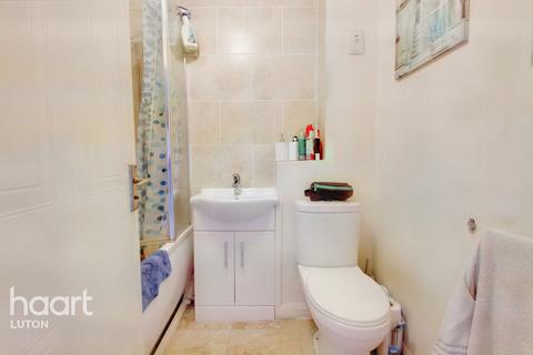 32 Dovedale, Luton, LU2 7FQ