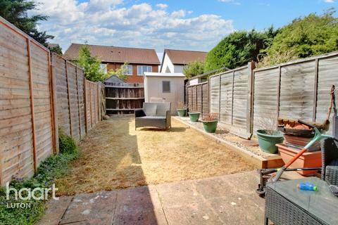 32 Dovedale, Luton, LU2 7FQ